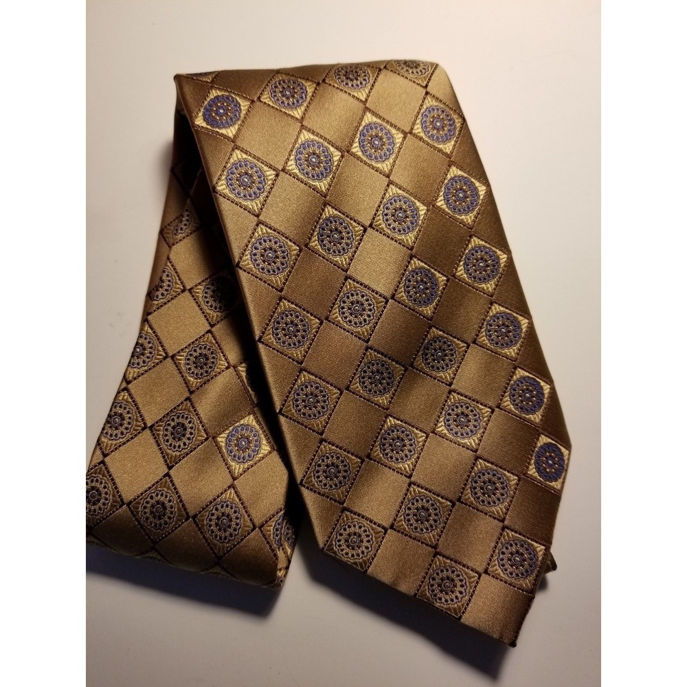 Impermeable by Weatherproof Men's 100% Silk Tie Gold Print